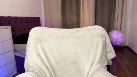 Tina online show from November 2025 08:24:02 PM