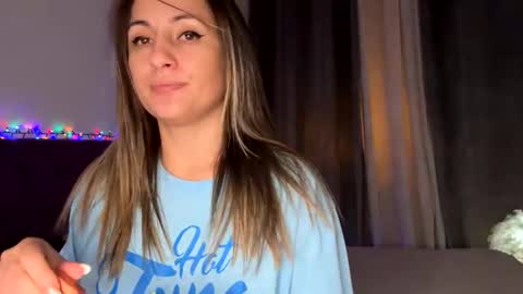 Tina online show from November 2025 08:18:01 PM