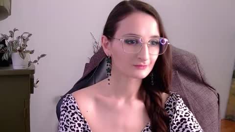 nova_mystic online show from October 2025 12:05:01 PM