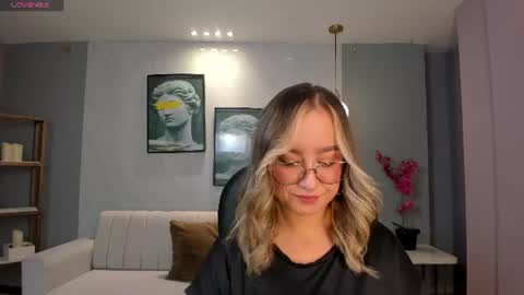 Nova Sinclair online show from August 2026 12:08:01 PM
