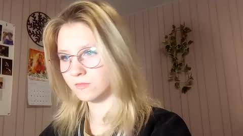 Snapshot of novellahartig chatting on February 2026 03:10:01 PM Sari It is my first day online show from February 2026 03:10:01 PM