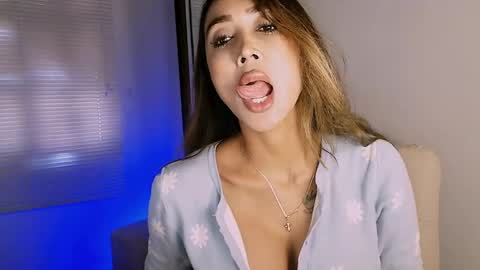 Nycole online show from April 2026 10:15:01 PM