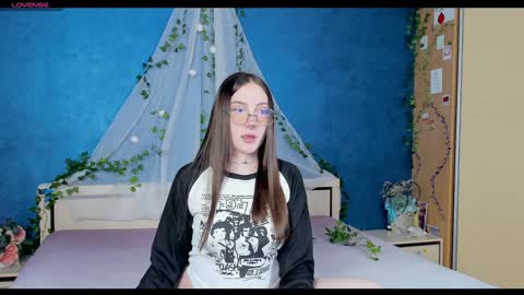 Snapshot of nymphalean chatting on January 2025 07:00:01 PM Kat online show from January 2025 07:00:01 PM