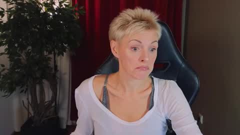 nymphvariety online show from November 2025 05:39:02 AM