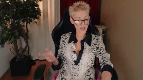 nymphvariety online show from November 2025 05:32:02 AM