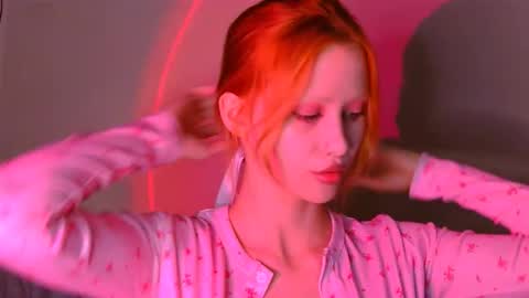 nyra_thira online show from October 2025 06:19:02 PM