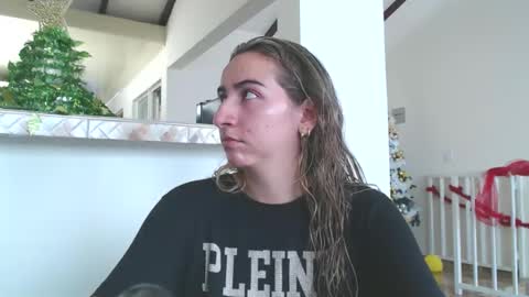 Snapshot of odette_brigh_ chatting on December 2024 05:42:01 PM Val online show from December 2024 05:42:01 PM