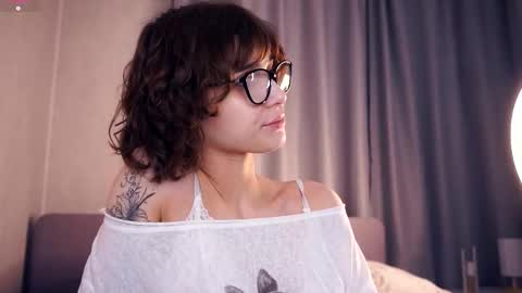 Thea online show from November 2025 07:57:01 PM