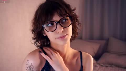 Thea online show from November 2025 06:52:02 PM