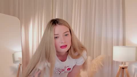 Snapshot of off_the_record_ chatting on December 2025 05:59:01 AM off_the_record_ online show from December 2025 05:59:01 AM