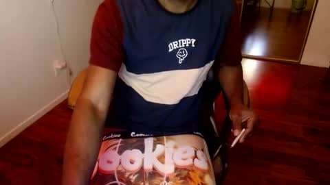 Snapshot of officialmoneyxxx chatting on February 2026 01:04:01 PM Money online show from February 2026 01:04:01 PM