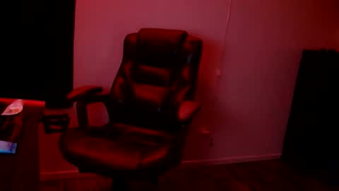 Snapshot of officialmoneyxxx chatting on February 2026 01:31:01 PM Money online show from February 2026 01:31:01 PM