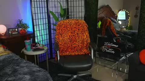 Snapshot of oh_lovely_girl chatting on October 2025 04:08:02 PM Gray online show from October 2025 04:08:02 PM