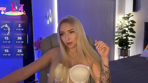 Snapshot of ohmyemma chatting on October 2025 01:17:01 AM Emma online show from October 2025 01:17:01 AM