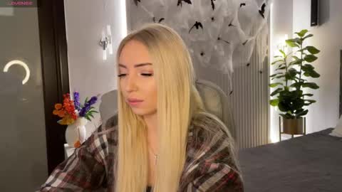 Snapshot of ohmyemma chatting on October 2025 01:09:02 AM Emma online show from October 2025 01:09:02 AM