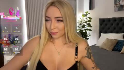 Snapshot of ohmyemma chatting on November 2025 01:17:02 AM Emma online show from November 2025 01:17:02 AM