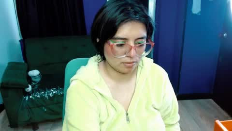 Snapshot of ohmysqueak chatting on April 2026 11:37:01 AM ohmysqueak online show from April 2026 11:37:01 AM