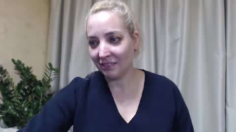 Mari online show from November 2025 09:24:01 PM