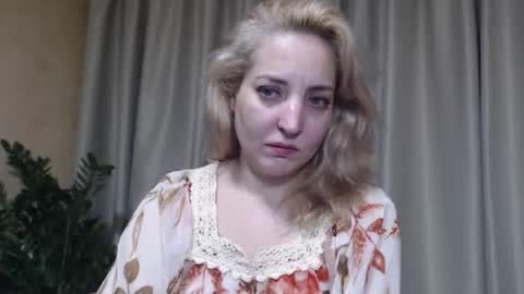 Mari online show from November 2025 03:59:01 PM