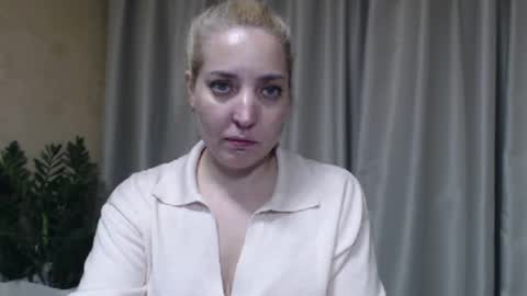 Snapshot of ohsweetmari chatting on April 2026 06:10:01 PM Mari online show from April 2026 06:10:01 PM