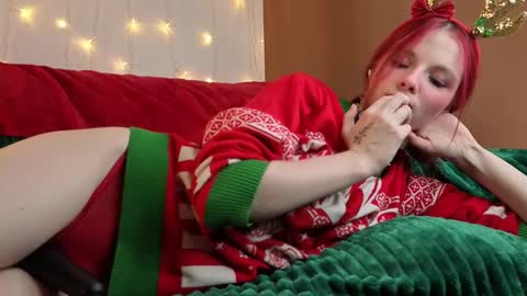 Yumi online show from December 2025 09:01:01 PM