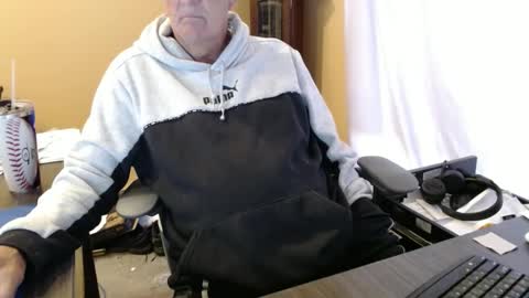 Snapshot of olderandwiser chatting on September 2025 04:22:02 PM Older and Wiser online show from September 2025 04:22:02 PM