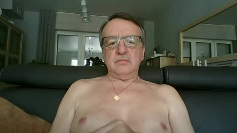 Snapshot of oldtimer160162493 chatting on June 2026 01:01:02 PM oldtimer160162493 online show from June 2026 01:01:02 PM