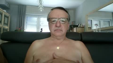 Snapshot of oldtimer160162493 chatting on August 2026 12:29:02 PM oldtimer160162493 online show from August 2026 12:29:02 PM