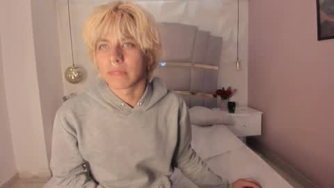 oliiverr22 online show from November 2025 01:01:02 PM