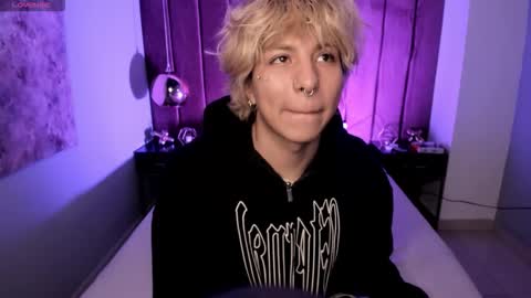 oliiverr22 online show from December 2025 11:59:02 AM