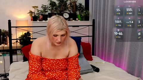 OliSunny Olivia online show from December 2024 10:44:02 AM