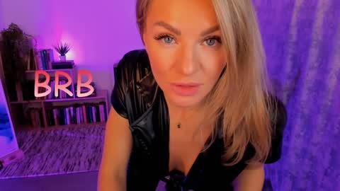 Snapshot of oliva_candy chatting on January 2025 11:12:02 AM oliva_candy online show from January 2025 11:12:02 AM