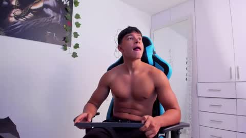 Snapshot of oliver_bray chatting on December 2024 01:05:01 AM Oliver bray online show from December 2024 01:05:01 AM