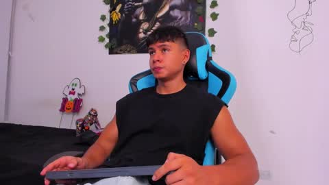 Snapshot of oliver_bray chatting on December 2024 12:44:02 AM Oliver bray online show from December 2024 12:44:02 AM