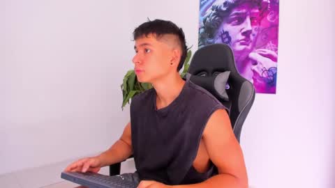 Snapshot of oliver_bray chatting on January 2025 03:35:02 PM Oliver bray online show from January 2025 03:35:02 PM