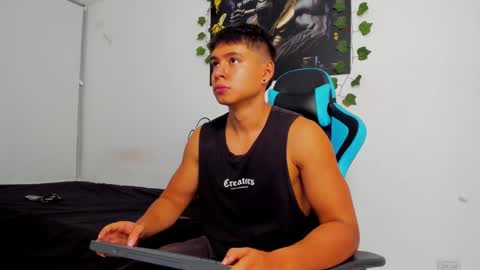 Snapshot of oliver_bray chatting on January 2025 01:05:02 AM Oliver bray online show from January 2025 01:05:02 AM