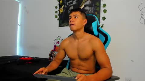 Snapshot of oliver_bray chatting on February 2025 05:15:02 PM Oliver bray online show from February 2025 05:15:02 PM