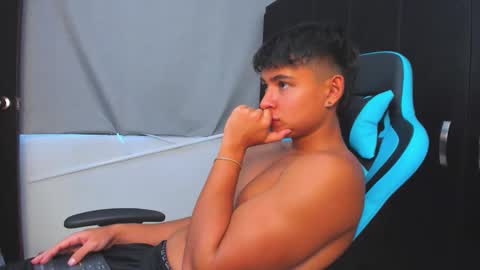 Snapshot of oliver_bray chatting on November 2025 09:59:01 PM Oliver bray online show from November 2025 09:59:01 PM