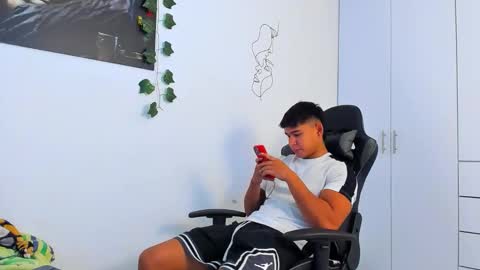 Snapshot of oliver_bray chatting on December 2025 06:24:02 PM Oliver bray online show from December 2025 06:24:02 PM