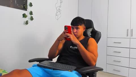 Snapshot of oliver_bray chatting on December 2025 08:48:01 PM Oliver bray online show from December 2025 08:48:01 PM