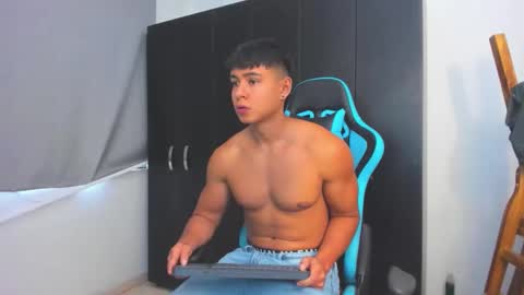 Snapshot of oliver_bray chatting on December 2025 07:42:01 PM Oliver bray online show from December 2025 07:42:01 PM