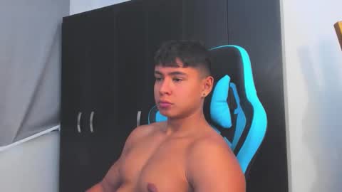 Snapshot of oliver_bray chatting on December 2025 09:12:02 PM Oliver bray online show from December 2025 09:12:02 PM