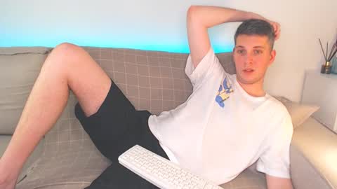 Snapshot of oliver_hort chatting on January 2025 07:29:02 PM Oliver online show from January 2025 07:29:02 PM