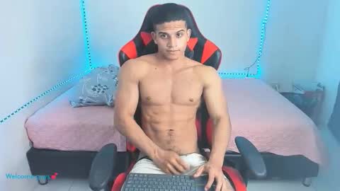 Snapshot of oliver_thompsson chatting on May 2026 03:47:02 AM oliver thompsson online show from May 2026 03:47:02 AM