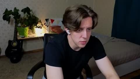 Snapshot of oliver_travis chatting on July 2026 05:18:01 AM Oliver Evans online show from July 2026 05:18:01 AM
