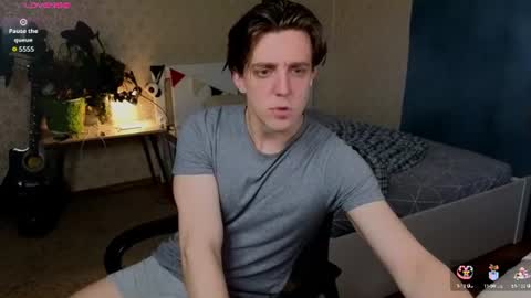 Snapshot of oliver_travis chatting on August 2026 04:26:01 AM Oliver Evans online show from August 2026 04:26:01 AM