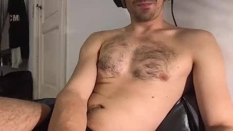 oliverbisbis1 online show from October 2025 12:00:01 AM