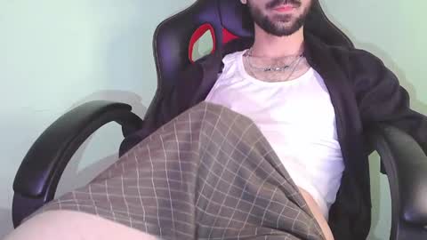 Snapshot of olivereff chatting on May 2026 07:52:02 PM Oliver online show from May 2026 07:52:02 PM