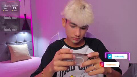 Oliver online show from October 2025 08:49:01 PM