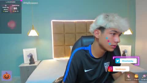 Oliver online show from October 2025 09:56:01 PM